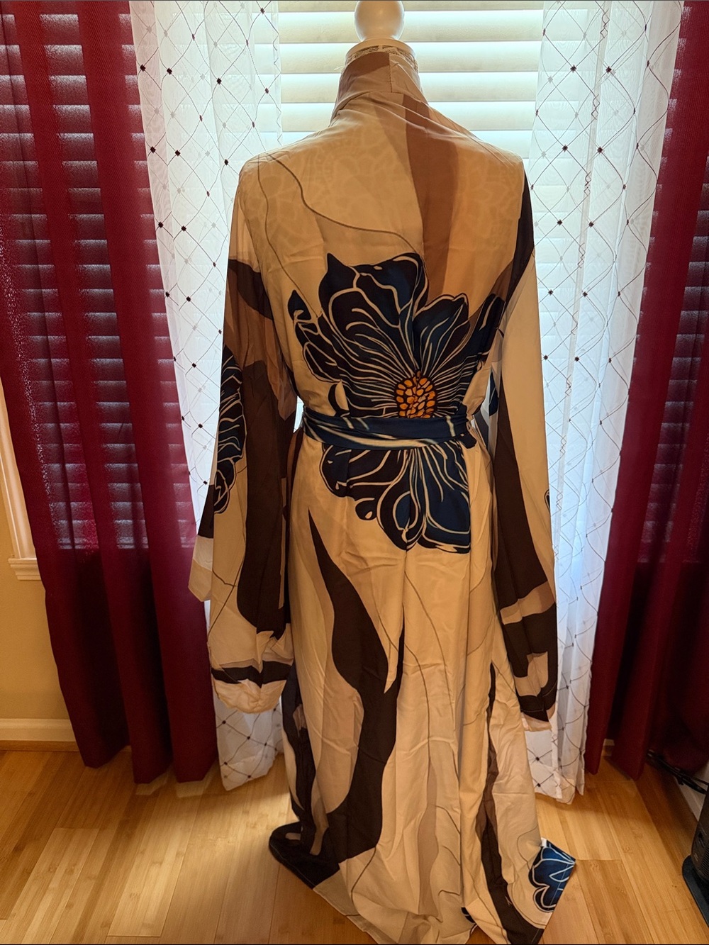 SHEIN Cream and Navy Floral Satin Kimono Robe with Self-Tie Belt (42) - Picture 2 of 5